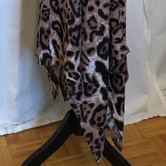 Leopard Print Midi Skirt With Sharkbite Hem - Picture 3 of 10